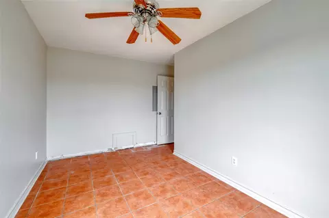 Bedroom - 103 Robin Ln, Luling, TX 78648 photo 7 of 7