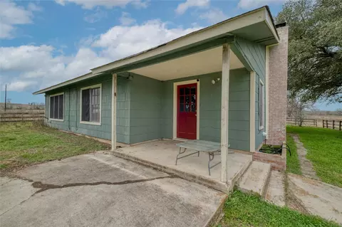 Exterior - 103 Robin Ln, Luling, TX 78648 photo 7 of 8