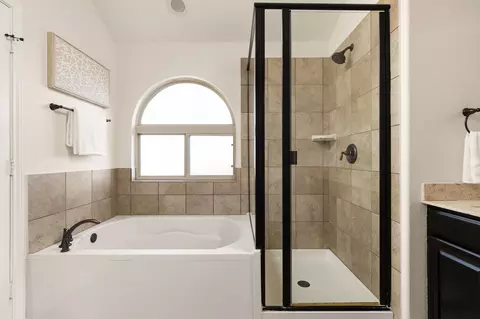 Bath - 2400 Leonards Pass, Leander, TX 78641 photo 3 of 4