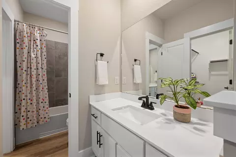 Bath - 2345 Beebalm St, Leander, TX 78641 photo 5 of 5