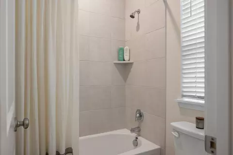 Bath - 313 Toddy Way, Leander, TX 78641 photo 4 of 5