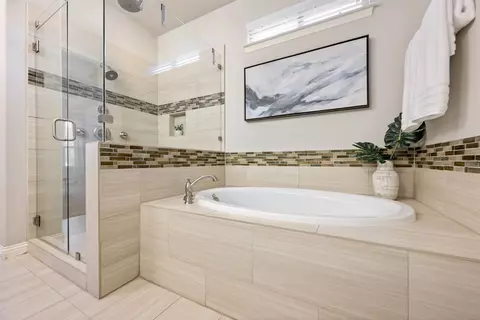 Bath - 1928 Bold Sundown Dr, Leander, TX 78641 photo 2 of 4