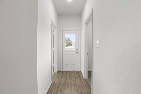 Entry Way - 104 Katie Elder Dr, Jarrell, TX 76537 photo 5 of 6