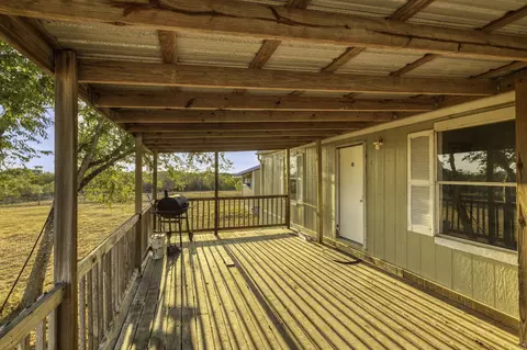 645 Old Luling Rd, Lockhart, TX 78644 photo 2