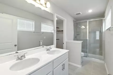 Bath - 6158 Marsh Ln, Buda, TX 78610 photo 3 of 3