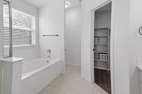 Bath - 905 Lee Dr, Leander, TX 78641 photo 3 of 3