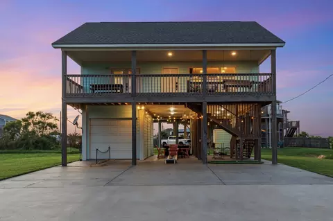 157 Verdia Dr, Crystal Beach, TX 77650