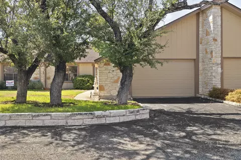 28 Oaks Pl, Lago Vista, TX 78645