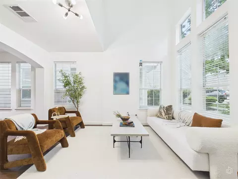 1819 Village Oak Ct, Austin, TX 78704