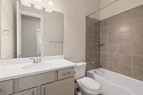 Bath - 117 Barton Run Dr, Georgetown, TX 78628 photo 3 of 3