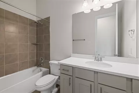 Bath - 117 Barton Run Dr, Georgetown, TX 78628 photo 2 of 3