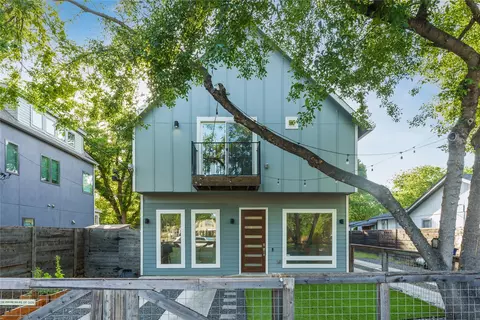 906 Linden St #A, Austin, TX 78702