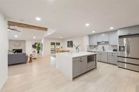 6809 Lunar Dr, Austin, TX 78745