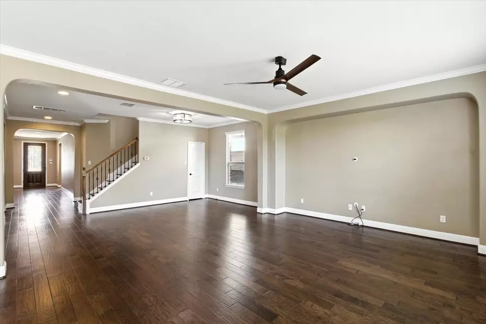 Living - 319 Hunters Hill Dr, San Marcos, TX 78666 photo 3 of 4