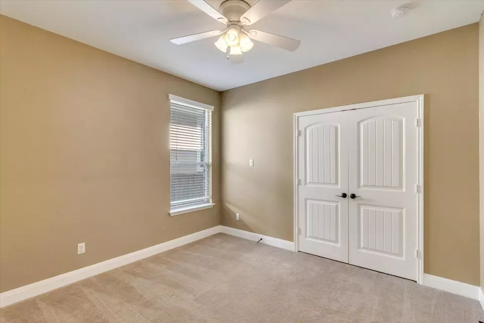 Bedroom - 319 Hunters Hill Dr, San Marcos, TX 78666 photo 2 of 3