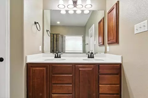 Bath - 319 Hunters Hill Dr, San Marcos, TX 78666 photo 1 of 4