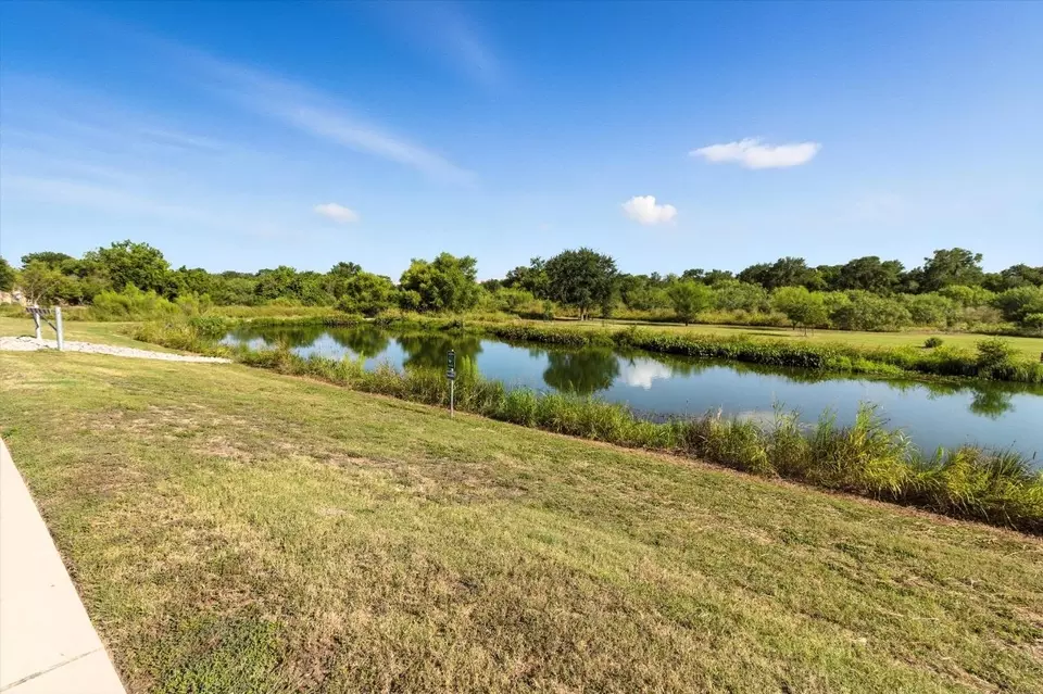 View/Area - 319 Hunters Hill Dr, San Marcos, TX 78666 photo 2 of 4