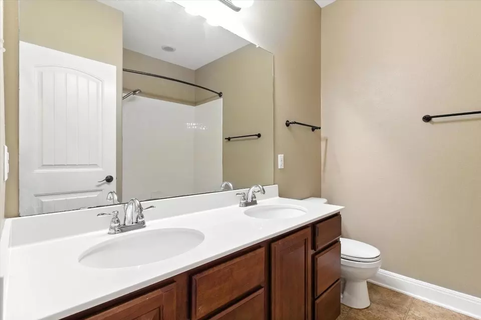 Bath - 319 Hunters Hill Dr, San Marcos, TX 78666 photo 3 of 4