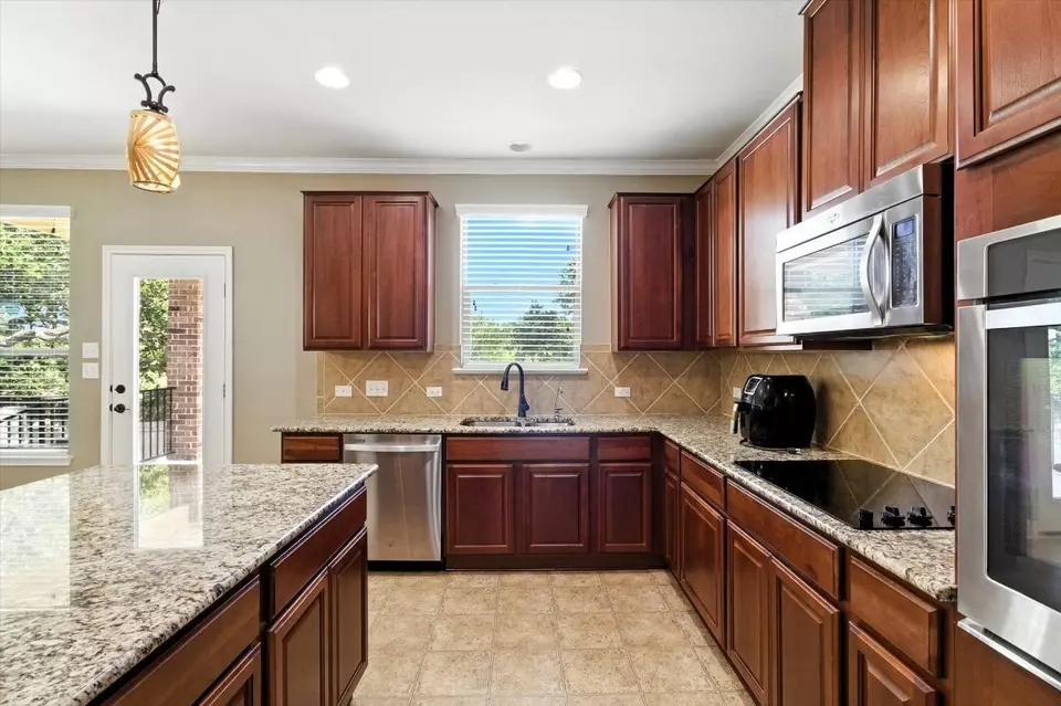 Kitchen - 319 Hunters Hill Dr, San Marcos, TX 78666 photo 3 of 3