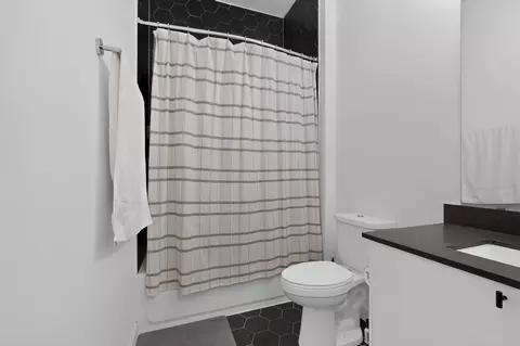 Bath - 800 Embassy Dr #205, Austin, TX 78702 photo 3 of 3
