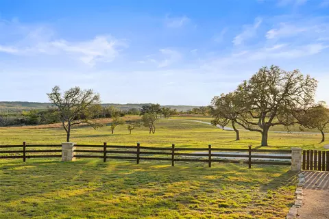 4827 Maenius Rd, Blanco, TX 78606 photo 7