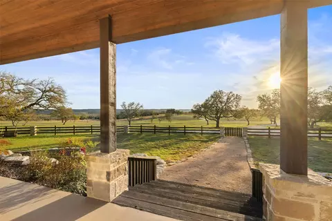 4827 Maenius Rd, Blanco, TX 78606 photo 2
