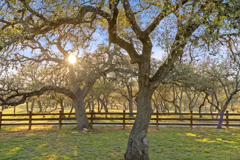 4827 Maenius Rd, Blanco, TX 78606