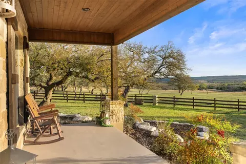 4827 Maenius Rd, Blanco, TX 78606 photo 9