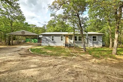 124 Coyote Ln, Elgin, TX 78621