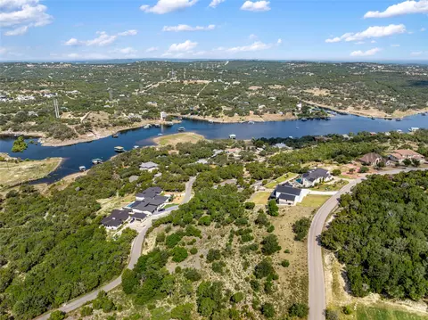 2804 Lakehurst Rd, Spicewood, TX 78669