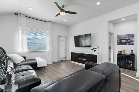 120 Scarborough Way, San Marcos, TX 78666