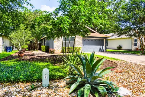 9616 Holly Springs Dr, Austin, TX 78748