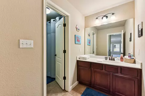 Bath - 1353 Talley Loop, Buda, TX 78610 photo 3 of 3