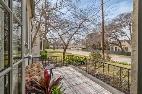 Exterior - 1505 Wethersfield Rd, Austin, TX 78703 photo 5 of 6