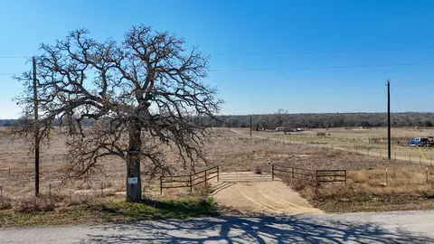 8150 Old Colony Line Rd, Dale, TX 78616