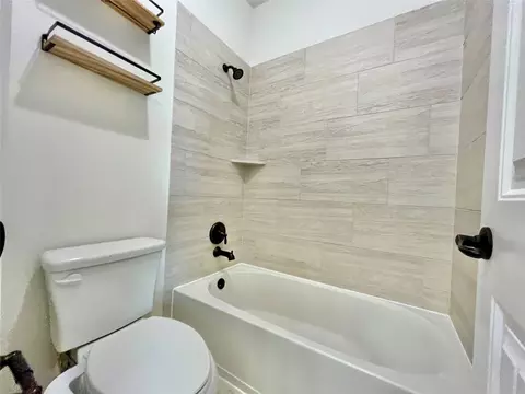 Bath - 3701 Carya Dr, Leander, TX 78641 photo 7 of 8