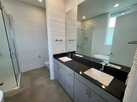 Bath - 104 Rough Creek Rd, Georgetown, TX 78628 photo 1 of 2