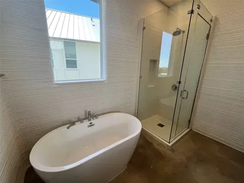 Bath - 104 Rough Creek Rd, Georgetown, TX 78628 photo 2 of 2