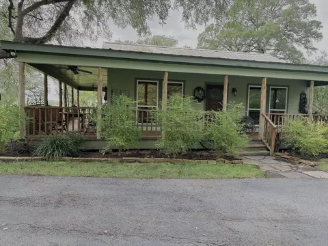 425 Willow Springs Rd, Fayetteville, TX 78940