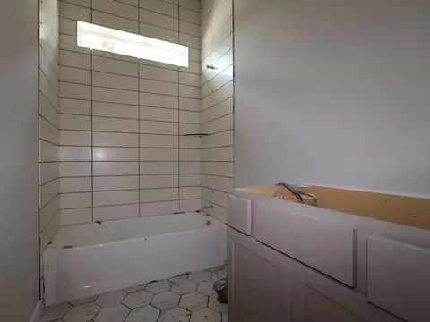 Bath - 275 Callahan Loop, Buda, TX 78610 photo 1 of 2