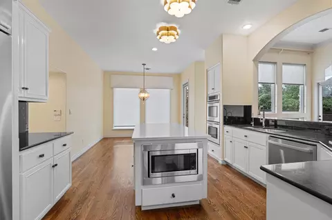 Kitchen - 5903 Cane Pace, Austin, TX 78746 photo 4 of 5