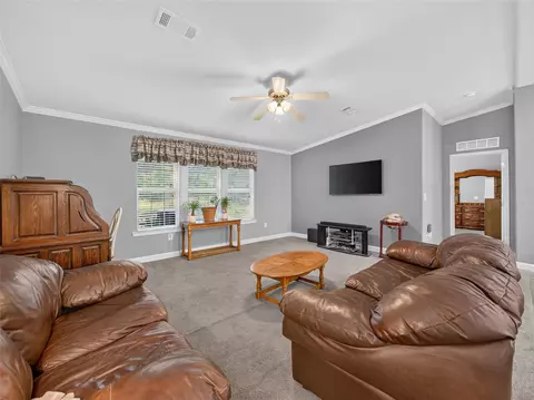 155 Hidden Oaks Loop, Elgin, TX 78621 photo 6