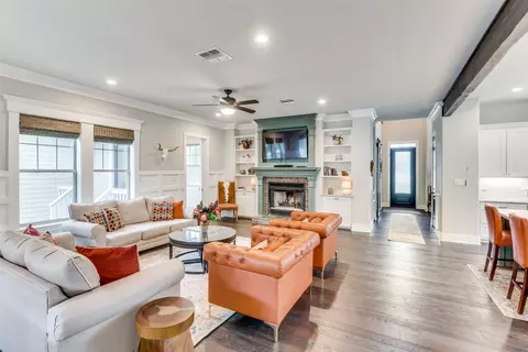 911 Farm St, Bastrop, TX 78602