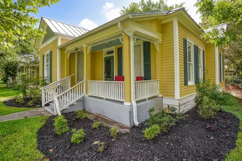 602 Mills St, Smithville, TX 78957
