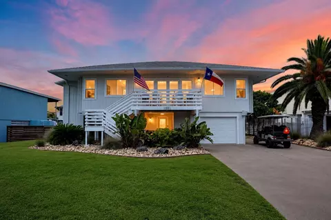 1881 Bay Shore Dr, Rockport, TX 78382
