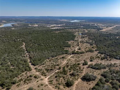 1033 Flying X Rd, Spicewood, TX 78669