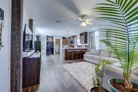 290 Margarita Dr, Dale, TX 78616