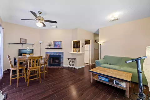 915 W 22nd 12 St #202, Austin, TX 78705