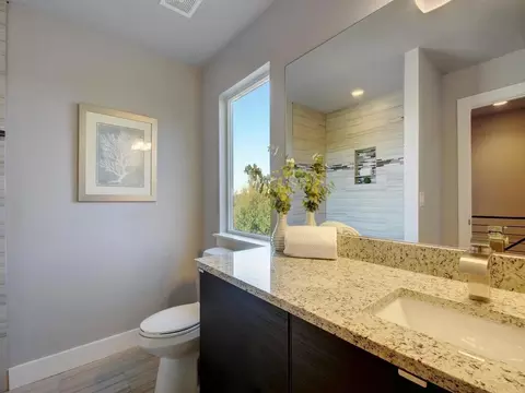 Bath - 5308 Downs Dr #2, Austin, TX 78721 photo 4 of 6