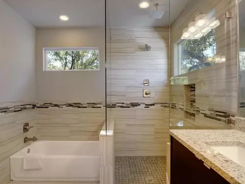 Bath - 5308 Downs Dr #2, Austin, TX 78721 photo 1 of 6